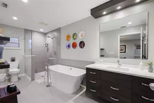 428 Sapphire Dr, Sarasota, FL 34234 - Photo 20