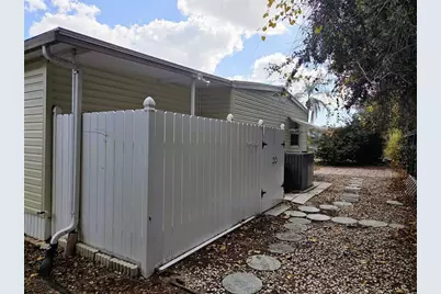 302 Oakwood Boulevard W, Sarasota, FL 34237 - Photo 8