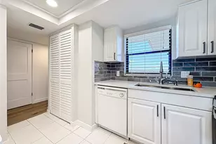 7050 Sunset Dr S, South Pasadena, FL 33707 - Photo 12