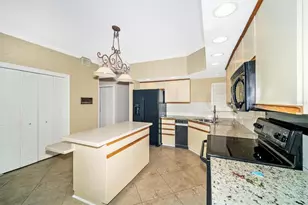 7669 Fairway Woods Dr, Sarasota, FL 34238 - Photo 22