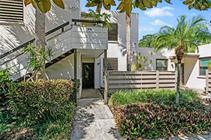 611 Woodlawn Dr, Bradenton, FL 34210 - Photo 1