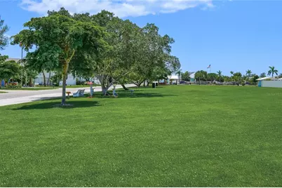 625 Dundee Lane, Holmes Beach, FL 34217 - Photo 44