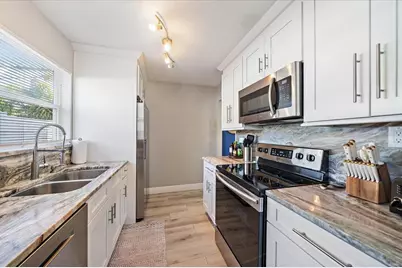 3710 Iroquois Avenue, Sarasota, FL 34234 - Photo 10