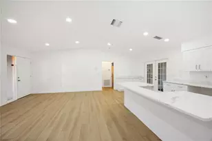 4355 Berkshire Dr, Sarasota, FL 34241 - Photo 8