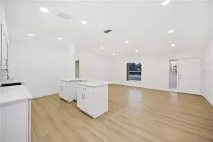 4355 Berkshire Dr, Sarasota, FL 34241 - Photo 10