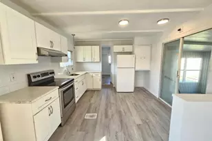 321 3rd St Dr W, Palmetto, FL 34221 - Photo 8