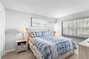 7193 W Country Club Dr N, Sarasota, FL 34243 - Photo 12