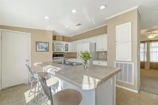 112 Oakwood Blvd W, Sarasota, FL 34237 - Photo 6