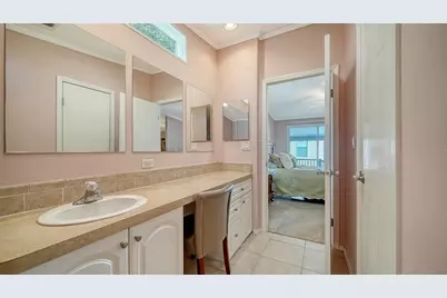 112 Oakwood Boulevard W, Sarasota, FL 34237 - Photo 16