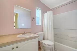 112 Oakwood Blvd W, Sarasota, FL 34237 - Photo 18