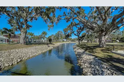 112 Oakwood Boulevard W, Sarasota, FL 34237 - Photo 40