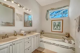 9559 Forest Hills Cir, Sarasota, FL 34238 - Photo 24