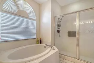 9559 Forest Hills Cir, Sarasota, FL 34238 - Photo 20