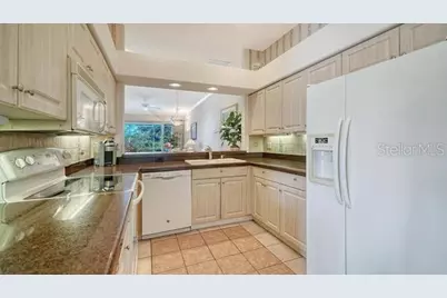 9559 Forest Hills Circle, Sarasota, FL 34238 - Photo 6