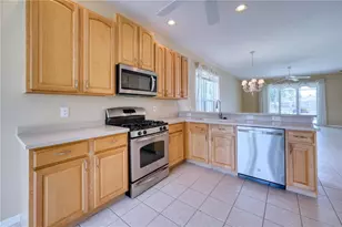 8025 Stirling Falls Cir, Sarasota, FL 34243 - Photo 12