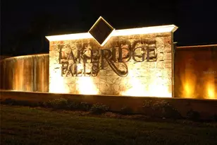 8025 Stirling Falls Cir, Sarasota, FL 34243 - Photo 34