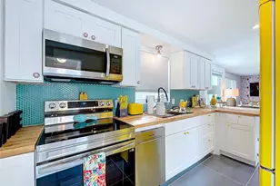 304 29th St, Holmes Beach, FL 34217 - Photo 8