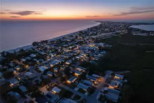 304 29th St, Holmes Beach, FL 34217 - Photo 34