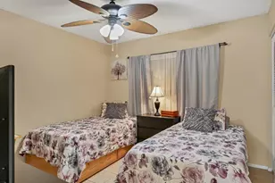 1330 Glen Oaks Dr E, Sarasota, FL 34232 - Photo 22