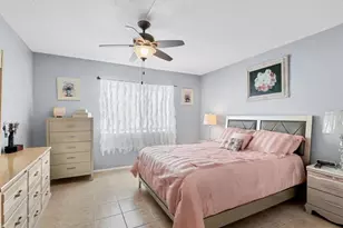 1330 Glen Oaks Dr E, Sarasota, FL 34232 - Photo 18