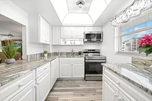 1300 N Portofino Dr, Sarasota, FL 34242 - Photo 2