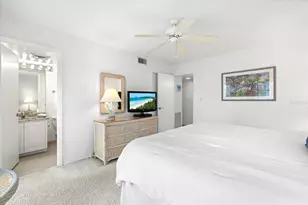 1300 N Portofino Dr, Sarasota, FL 34242 - Photo 14