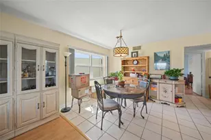 7193 W Country Club Dr N, Sarasota, FL 34243 - Photo 18