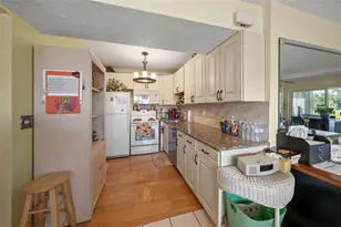 7193 W Country Club Dr N, Sarasota, FL 34243 - Photo 16