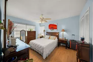 7193 W Country Club Dr N, Sarasota, FL 34243 - Photo 20