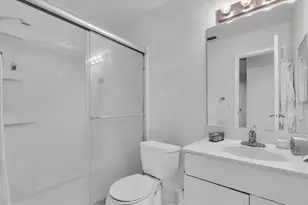 2701 Hidden Lake Dr N, Sarasota, FL 34237 - Photo 8