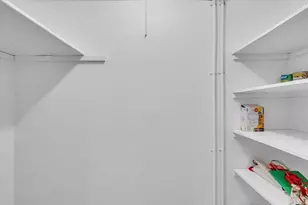 2701 Hidden Lake Dr N, Sarasota, FL 34237 - Photo 6