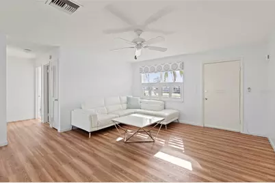 9785 Mainlands Boulevard W #1-B, Pinellas Park, FL 33782 - Photo 8