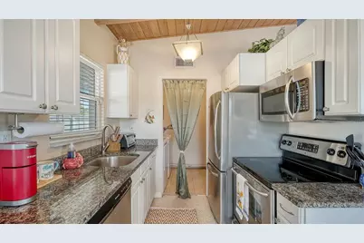 817 Harbor Drive S, Venice, FL 34285 - Photo 12