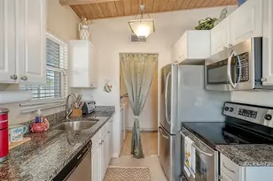 817 Harbor Dr S, Venice, FL 34285 - Photo 12