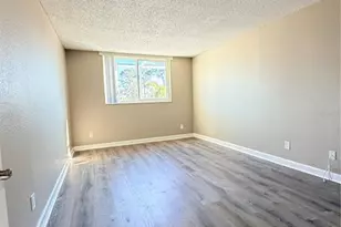 2630 Coconut Bay Ln, Sarasota, FL 34237 - Photo 10