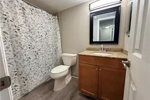 2630 Coconut Bay Ln, Sarasota, FL 34237 - Photo 12