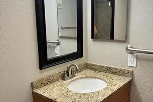 2630 Coconut Bay Ln, Sarasota, FL 34237 - Photo 14