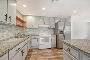 2374 Arlington St, Sarasota, FL 34239 - Photo 10