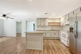 2374 Arlington St, Sarasota, FL 34239 - Photo 6