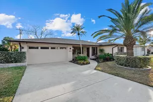 6835 Roxbury Dr, Sarasota, FL 34231 - Photo 26