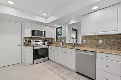 6835 Roxbury Drive, Sarasota, FL 34231 - Photo 10