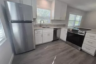 107 29th St, Holmes Beach, FL 34217 - Photo 2