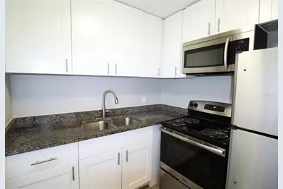 3001 Bee Ridge Road #207, Sarasota, FL 34239 - Photo 4