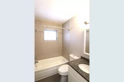 3001 Bee Ridge Road #207, Sarasota, FL 34239 - Photo 8