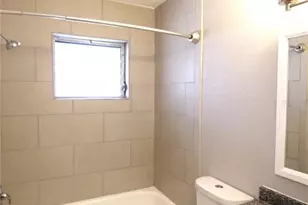 3001 Bee Ridge Rd, Sarasota, FL 34239 - Photo 8