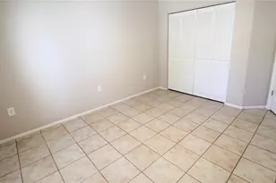 4218 St Charles Dr, Sarasota, FL 34243 - Photo 10