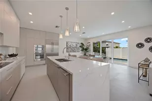 2590 Floyd St, Sarasota, FL 34239 - Photo 24