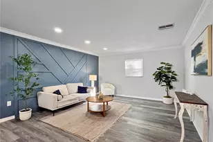 1008 37th St W, Bradenton, FL 34205 - Photo 2