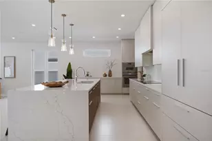 2596 Floyd St, Sarasota, FL 34239 - Photo 6