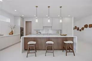 2596 Floyd St, Sarasota, FL 34239 - Photo 8